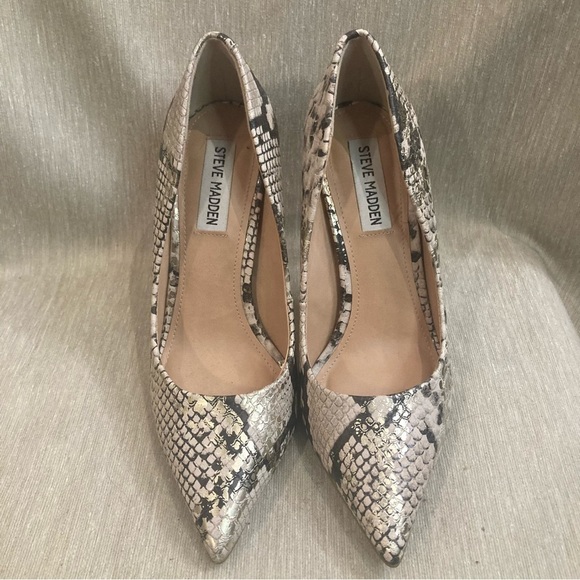STEVE MADDEN Sz 7 Vala In  Snake Gold Pointy Toe Slip On Stilettos Heels Pumps - Picture 2 of 10